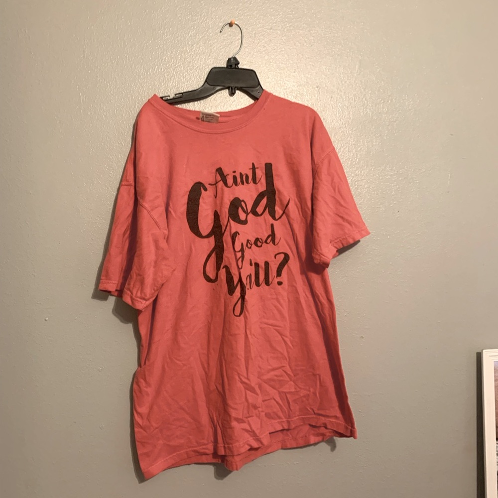 Women’s red T-shirt size large